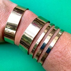 Gold cuff set. Like new.